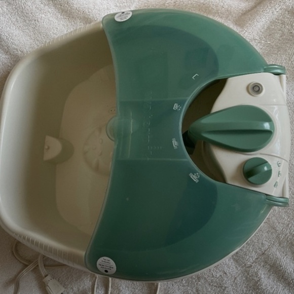 Green and White Foot Spa - Picture 7 of 7